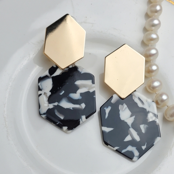 🌟5/$25 Black & white Marble Gold Earrings - Picture 2 of 3